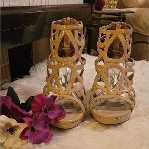 CREAM PATENT LEATHER PLATFORM STRAPPY SHOES